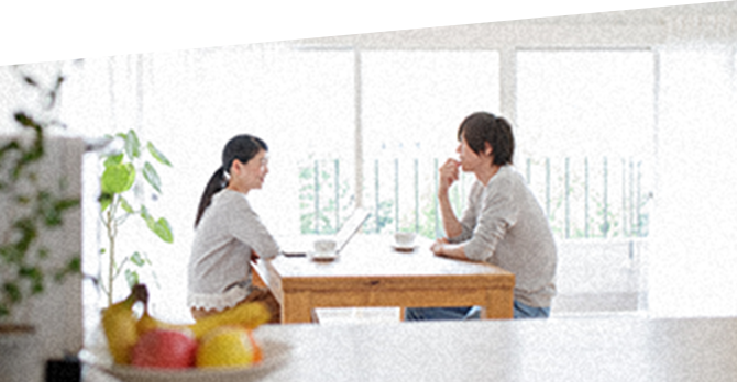 夫婦で会話している様子
